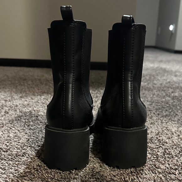 Steve Madden Black Ankle Boots - Picture 3 of 4